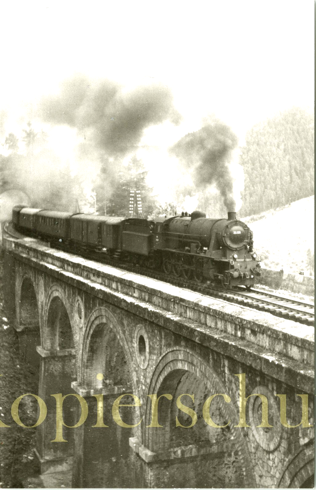 Foto - ÖBB 33 129 auf dem Krausel-Viadukt der Semmeringbahn am 17.7.1954 - Bild 1 von 1