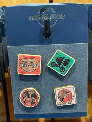 universal studios exclusive e.t. Four pin set new