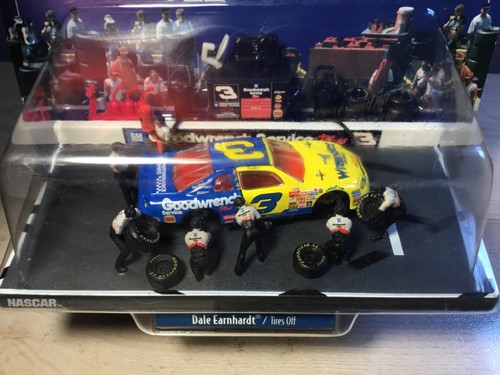 XRARE 1:64 Dale Earnhardt #3 WRANGLER 1999 PIT ROW DIORAMA SET w/ NASCAR CREW