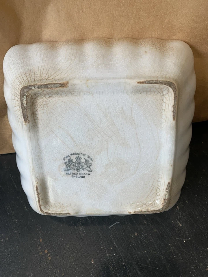 Vintage Alfred Meakin England Royal Ironstone White Square Bowl Scalloped  8 1/4 - Image 4 of 4