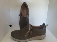 clarks un adorn zip women's slip on