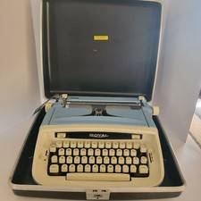 ANTIQUE Royal Safari Deluxe Typewriter WORKS  thumbnail