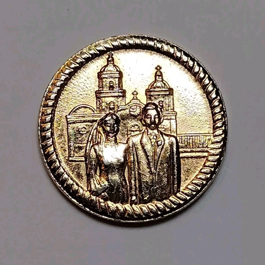 Vintage Gold Color Recuerdo Matrimonial Wedding Coin Token (C-245