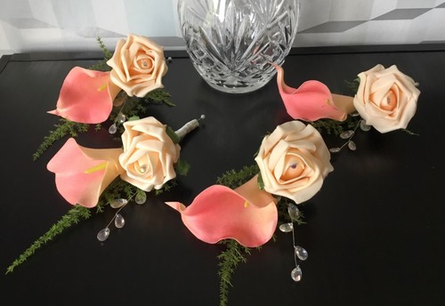 WEDDING FLOWERS FOUR x PEACH/IVORY FOAM CALLA LILY BRIDAL CORSAGE BUTTONHOLES. - Picture 3 of 9