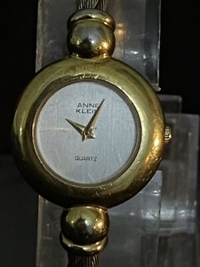 Authentic anne klein.Quartz, Bangel watch ladies, Gold plated case 25 mm case battery