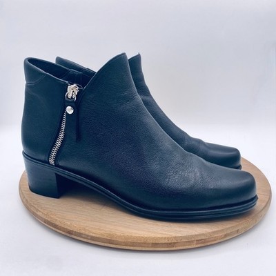 Stuart Weitzman Boots Womens 9 Black Leather Ankle Booties Minimalist Zip