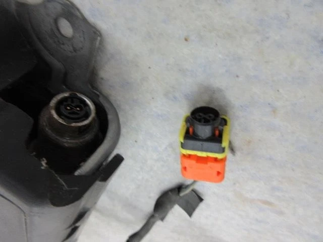 CHEVROLET CAMARO SS LT 2016-2017-2018-2020-2023-2024 AIRBAG IZQUIERDO OEM RODILLA CONDUCTOR Foto 2 de 3