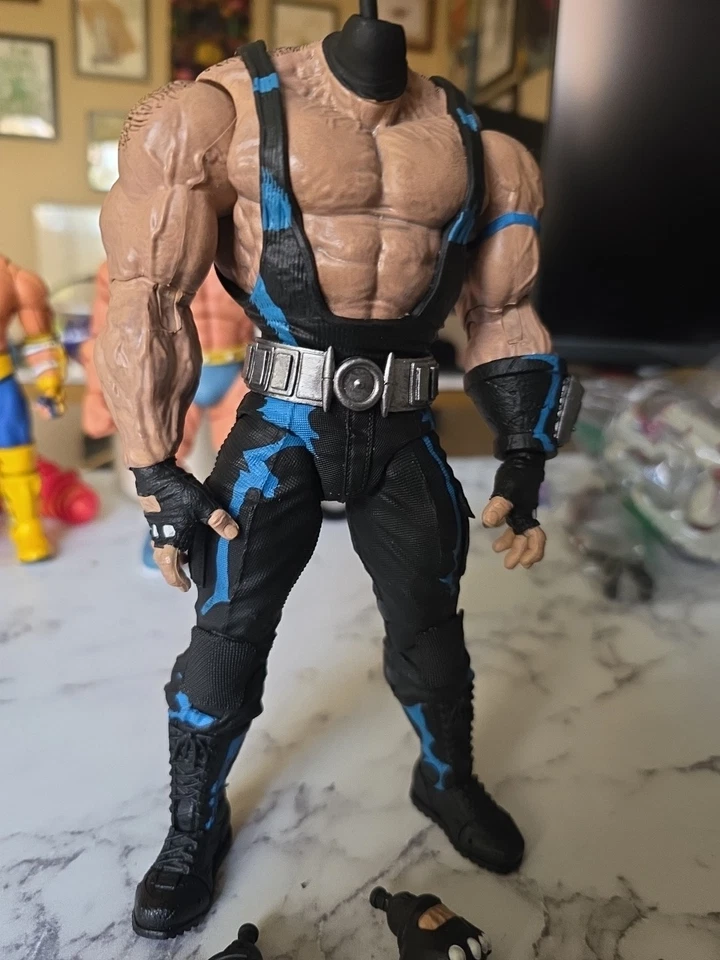 Figura de acción suelta McFarlane DC Bane vs Knightfall Batman Megafig Bane azul Foto 3 de 4