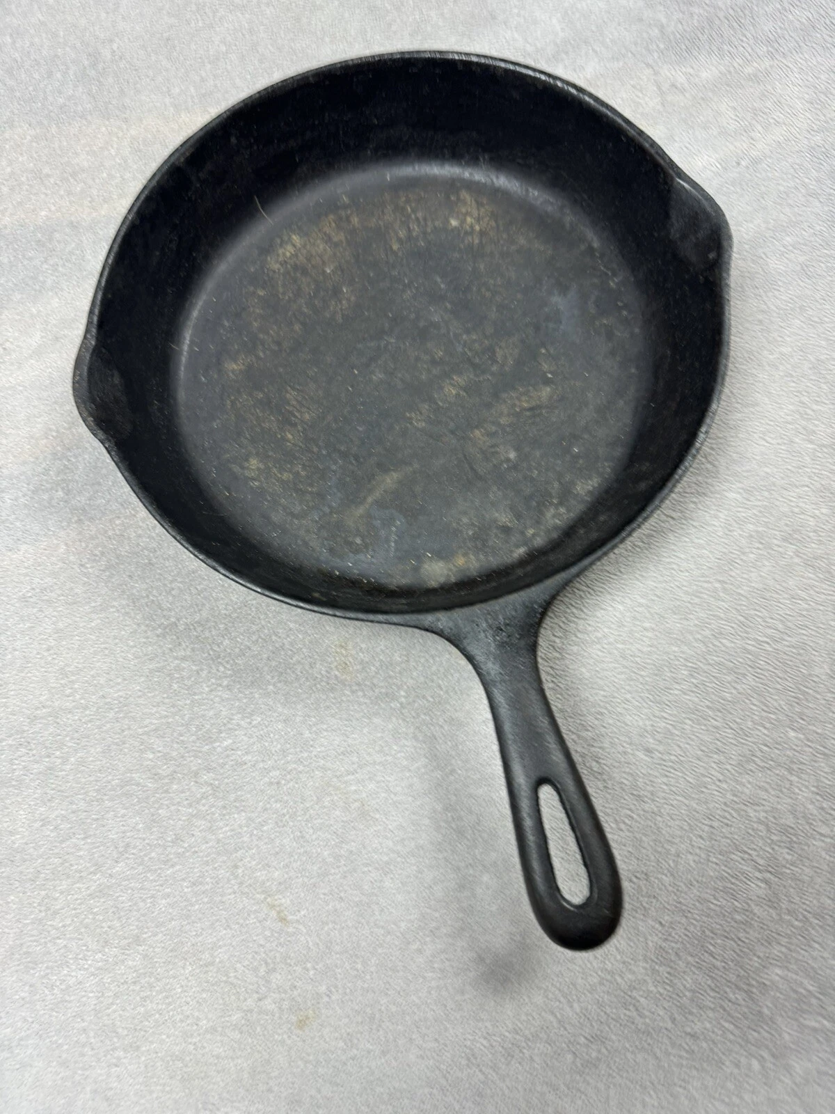 Vintage Black Cast Iron 10 1/2" Skillet Made In USA Marked 8 On Handle !