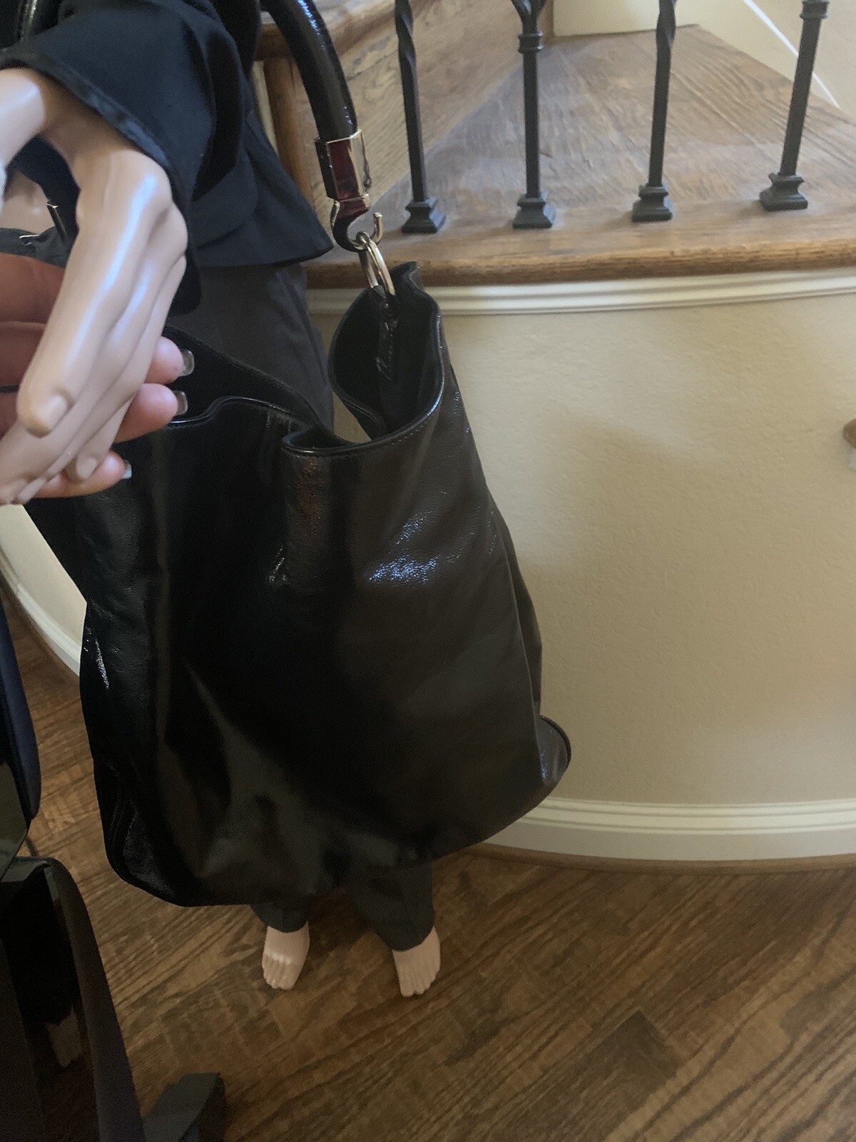 Yves Saint Laurent YSL Borsa a tracolla Roady Hobo in rilievo $1590