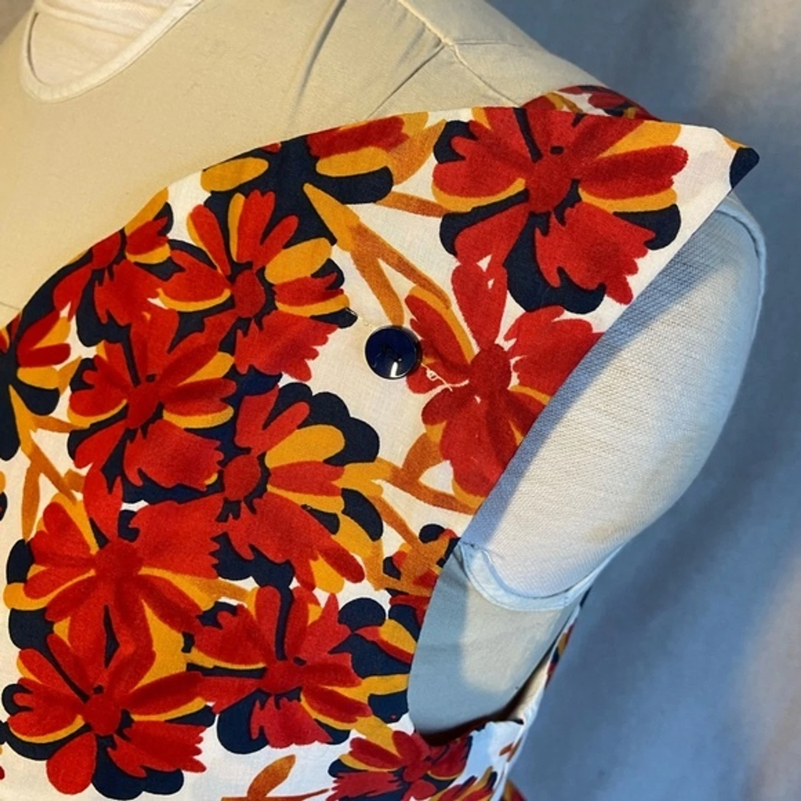 Safari Hat & Abbigliamento Company Off White & Red Floreale Abito Senza Maniche Taglia L