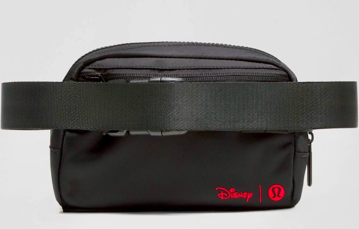 カナダ現地購入Disney x　ルルレモン Everywhereベルト Bag黒 Disney x lululemon *Everywhere Belt Bag 1L Mickey in Motion