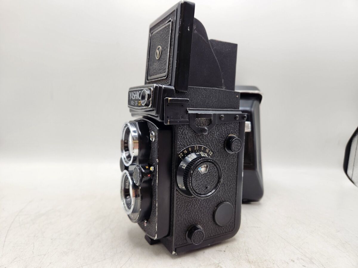 Vintage Yashica Mat 124 G Medium Format TLR Camera Yashinon Vintage Yashica Mat 124 G Medium Format TLR Camera Yashinon