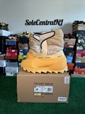 Bota Adidas Yeezy Tejida RNR Azufre, Talla 10, Ligeramente Usada Con Caja