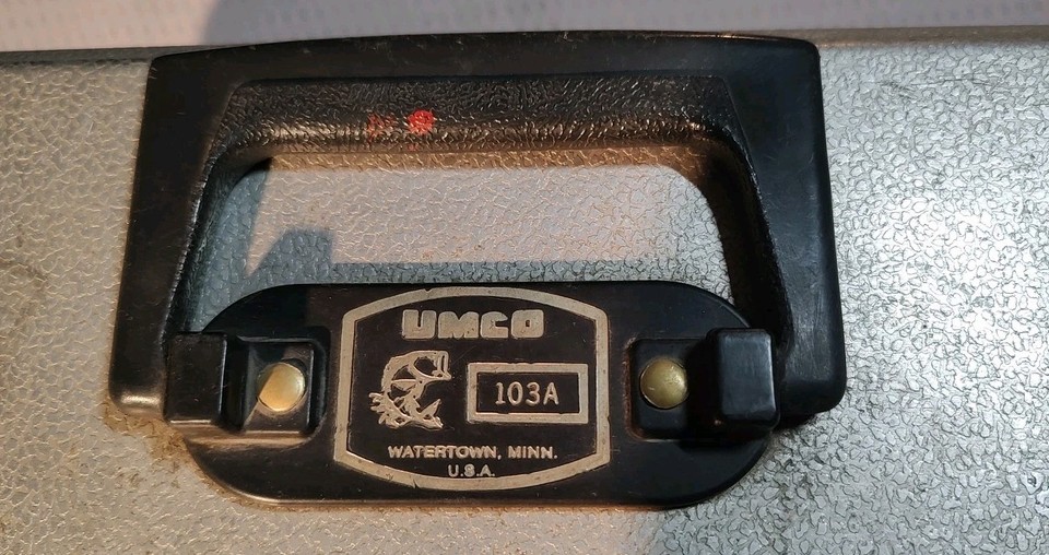Boîte à Pêche Vintage UMCO 2000 - Fabriquée à Watertown, MN - Verte