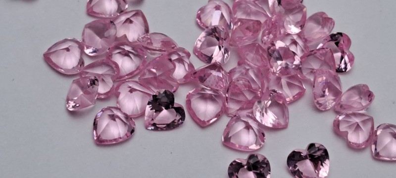 105 pieces Pink Heart Shaped 6 mm CZ Cubic Zirconia Loose Stones
