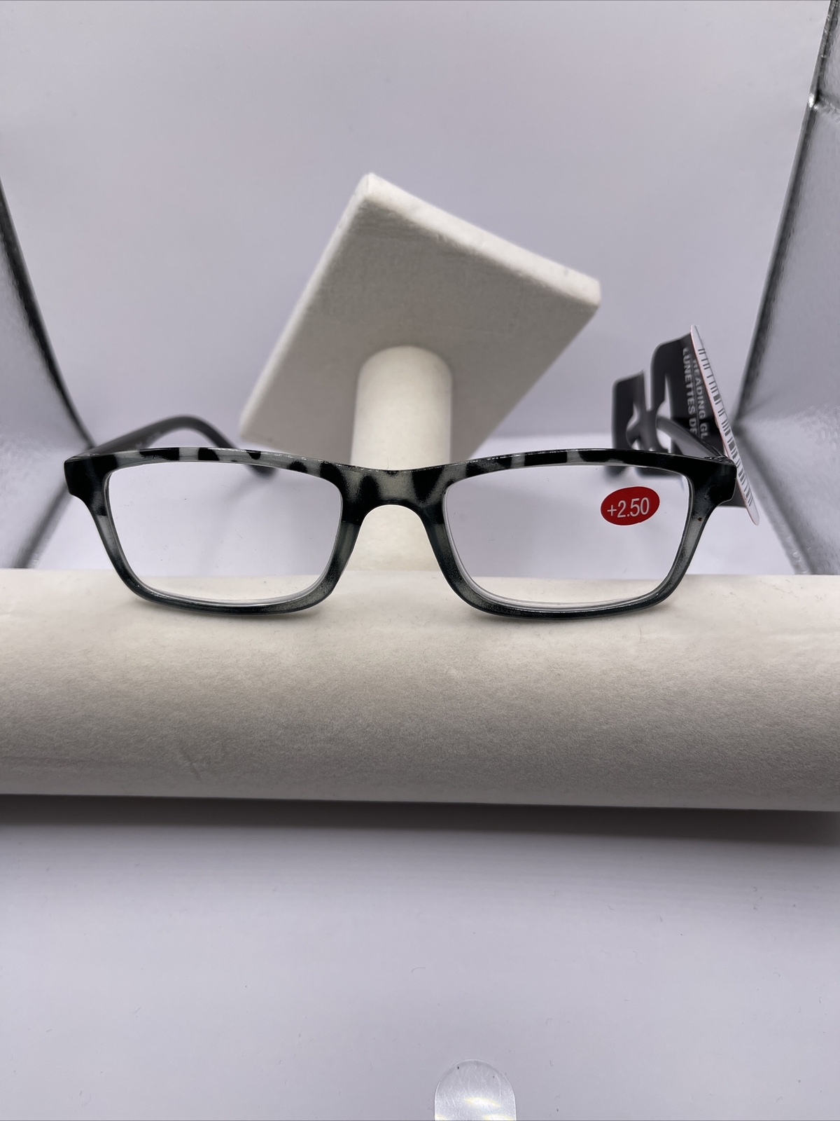 Stylish +2.50 Reading Glasses for Enhanced Clarity and Comfort