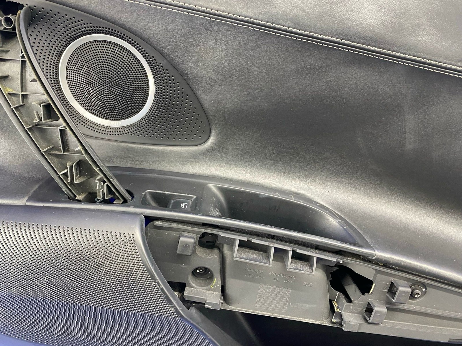 2011-2015 Audi R8 v10 Oem FRONT RIGHT INTERIOR DOOR TRIM PANEL BLACK LEATHER