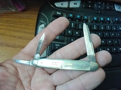 New York Knife Co. Walden Mother of Pearl Scales Gentleman's 3 blade Knife