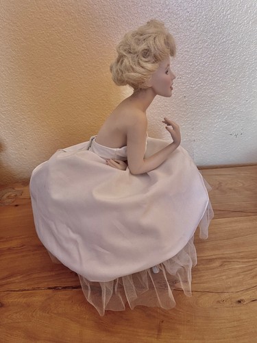 Franklin Mint Porcelain Marilyn Monroe Doll Sitting on a Satin Bench - Picture 2 of 7