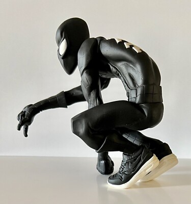 BLACK SPIDER-MAN RESIN FIGURE • CRACKED HATCHET • MAHALO CABIN