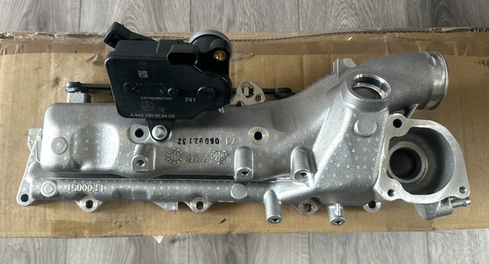 NUEVO COLECTOR DE ADMISIÓN DE AIRE DERECHO MERCEDES R350 ML350 GL350 2010-2012 6420900637 OEM Foto 2 de 4