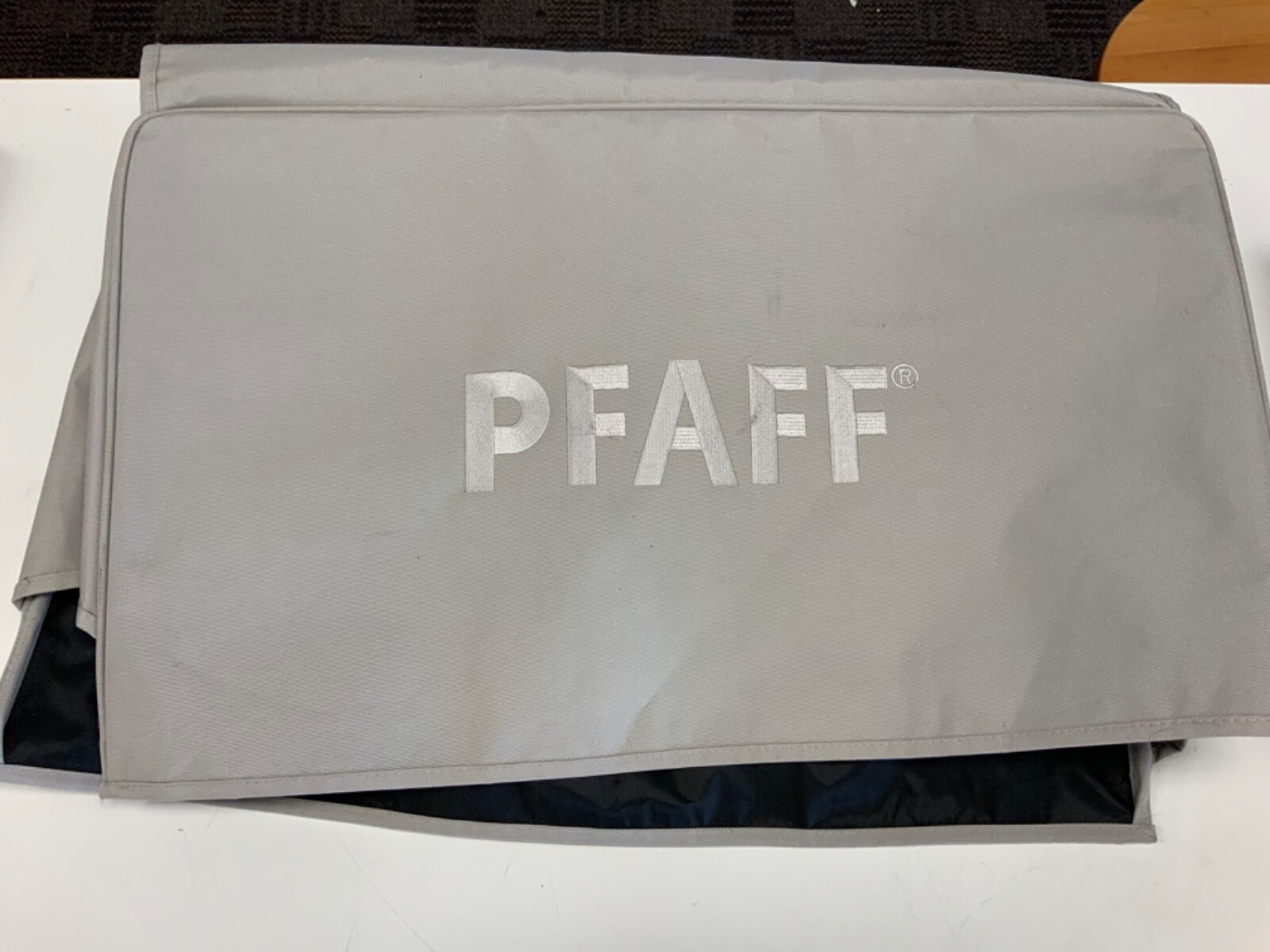 Pfaff Creative Icon Sewing/Embroidery/Quilting Machine in Pristine Condition!