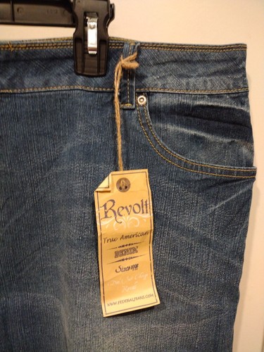 NWT Revolt Women's Faded Blue Jean Denim Shorts Sz 22W-Studded Pockets Casual - Picture 2 of 5