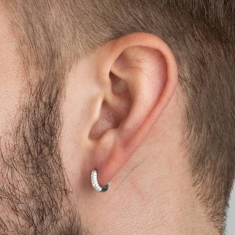 Pendientes tipo argolla Huggie gruesos de diamantes creados de 1,50 quilates de oro amarillo de 14 quilates más de 925 Foto 3 de 4