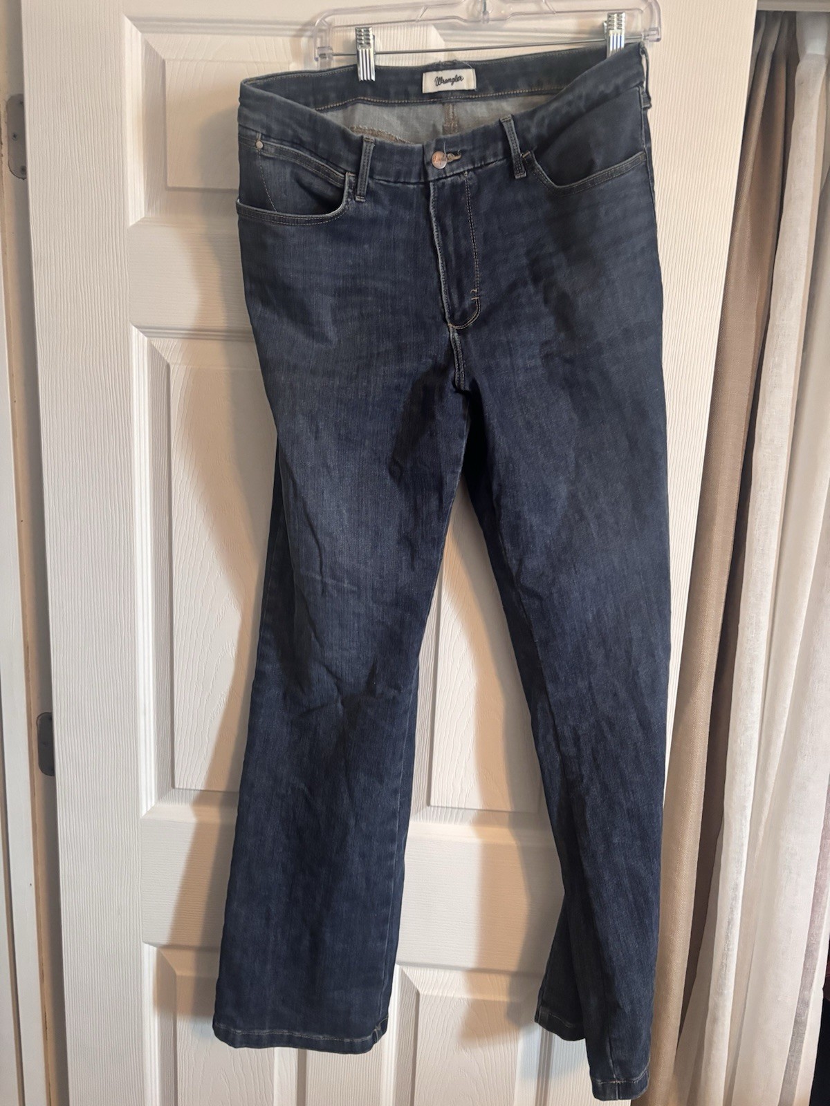 Wrangler women’s Blue Denim Jeans Medium Wash Solid 5-Pocket Design