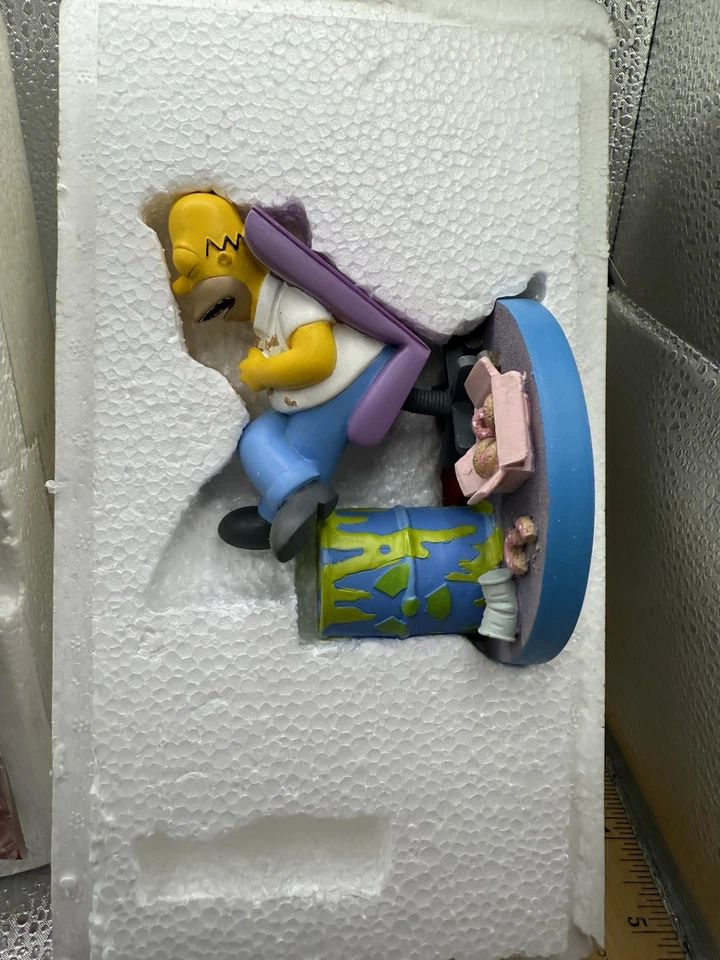 Simpsons Missgeschicke von Homer Simpson Skulptur "Asleep On The Job" - Bild 3 von 4
