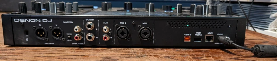 Denon DJ PRIME GO Double Deck Rechargeable Smart DJ Console - Image 4 of 4