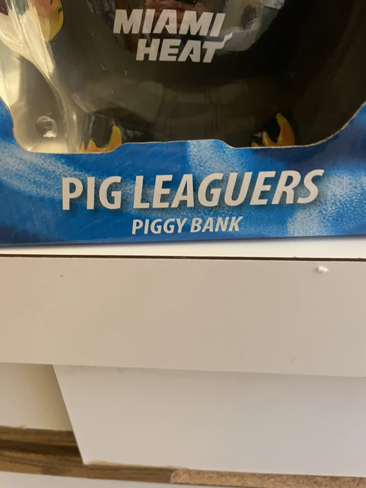 Hucha oficial Miami Heat pintada a mano de la NBA nueva en caja Foto 3 de 4