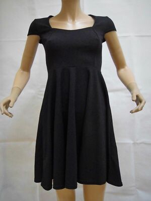 NEW CLUB L BLACK CREPE STYLE SHORT SLEEVED SKATER DRESS SIZE 8