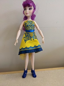 Disney descendientes 2 mal Isle of the Lost Muñeca Amarillo Azul Vestido, de conjunto | eBay