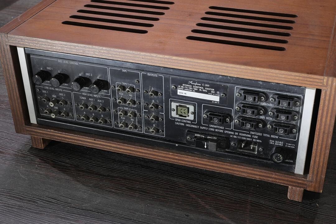 Accuphase C-200 (KENSONIC) Stereo Control Preamplifier Accuphase C-200 (KENSONIC) Stereo Control Preamplifier