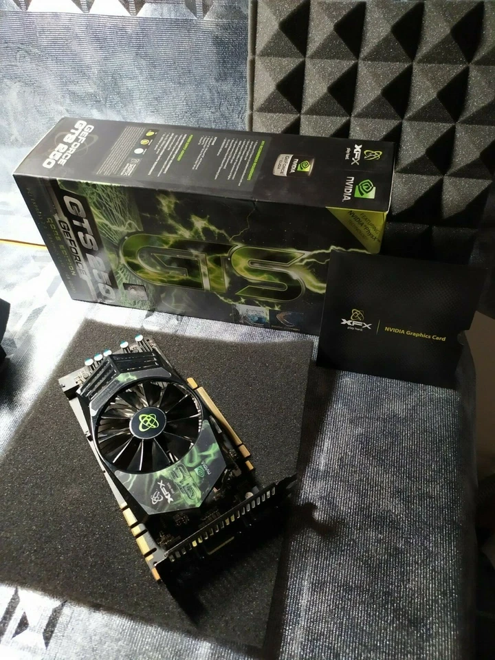 nVidia XFX GTS 250 1GB GDDR3 HDMI-DVI-VGA DirectX 10 - Immagine 2 di 4