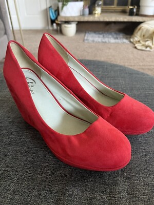 BATA Suede Wedges EU 38 Orange/red Closed Toe. EUC. 3 1/2 Inch Heels