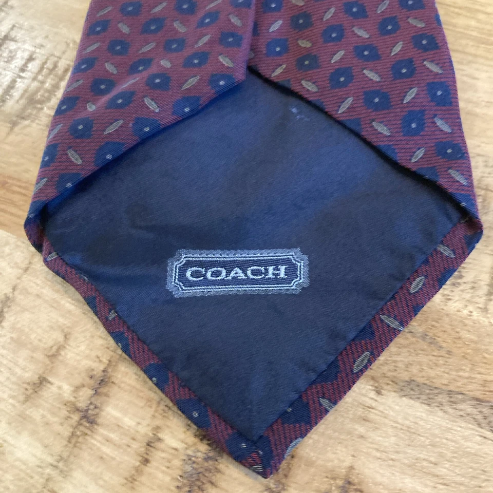 Corbata de seda italiana COACH para hombre diseñador geométrica BORGOÑA ITALIA 57" X 4" Foto 2 de 4