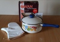 Vtg SWAN FRUIT FLORAL Enamel PAN Lidded SAUCEPAN 20cm NEW BOXED & Oven Glove 80s