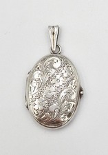 VINTAGE SOLID SILVER LOCKET PENDANT c1970