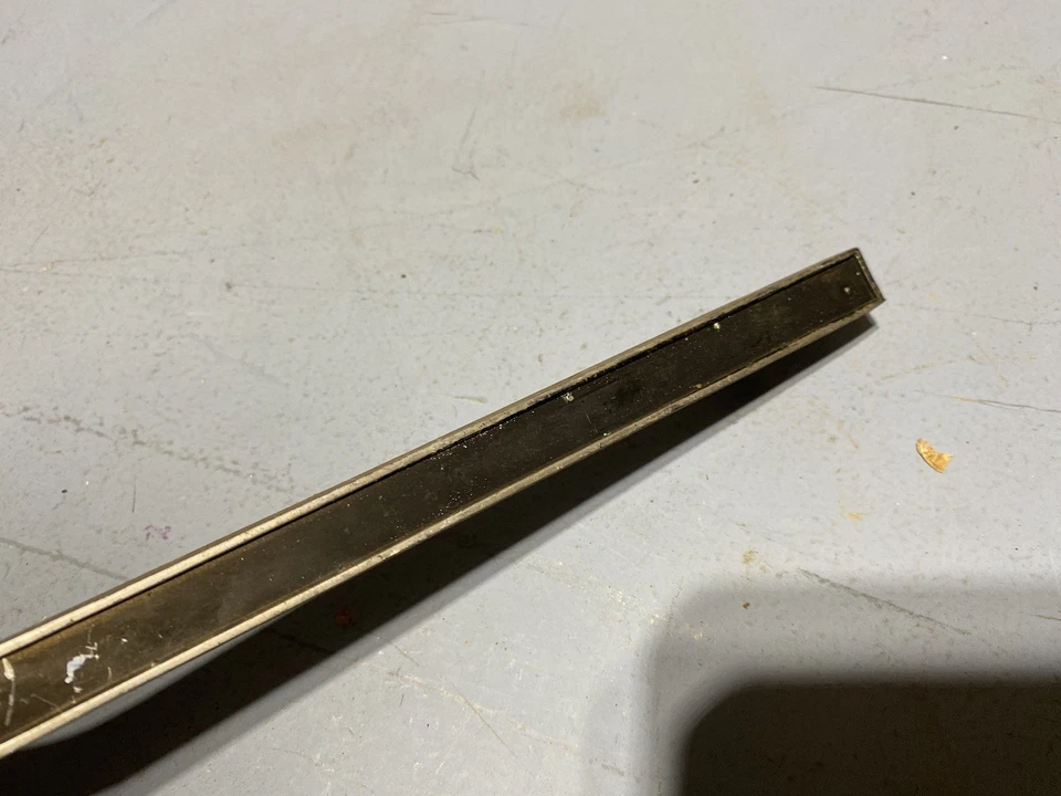 1963 1964 1965 Buick Riviera & Riviera Gran Sport LH painel moldura acabamento 1355875 - Imagem 3 de 4