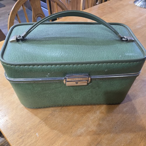 Vintage 1950s blue Invicta makeup case complete with mirror!