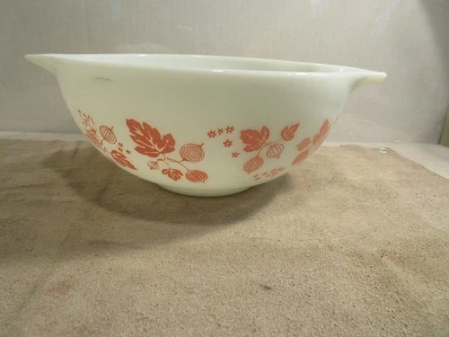 Vintage Pyrex Pink Gooseberry 443 Cinderella Bowl 2Qt