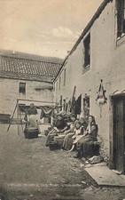 SHELLING MUSSELS, OLD TOWN, STONEHAVEN - OLD ABERDEENSHIRE POSTCARD (4773/1/24)