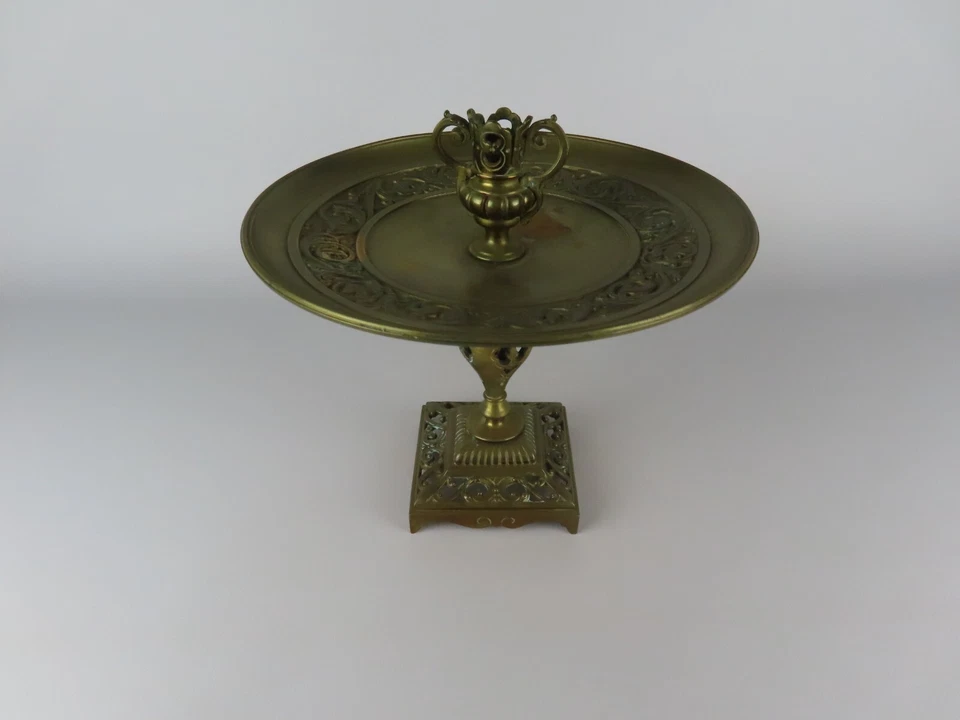 Bougeoir ancien en laiton style Napoléon III à pied ajouré décoratif - Photo 3/4