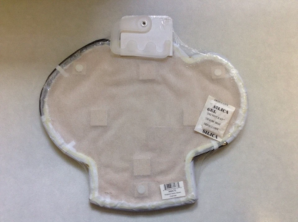 New In Plastic The In-Shape Memo Board Chef Hat Magnetic Memo Board - Image 2 of 2