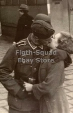 WW2 Picture Photo german soldier kisses a girl 5996