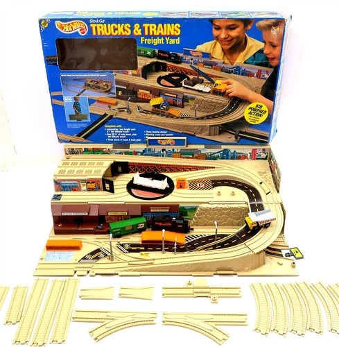 HOT WHEELS Sto & Go TRUCKS & TRAINS FREIGHT YARD Set Circa 1990 ~ NOT COMPLETE