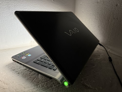 18.4" Sony VAIO | Intel Core 2 Duo @2.60GHz w/GeForce | 256G SSD | 4G | Win10Pro - Afbeelding 4 van 14